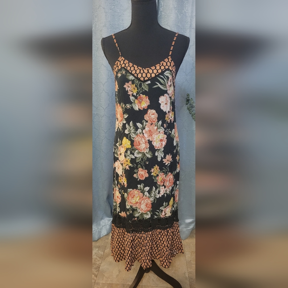Black Floral Vintage Loungewear  sz Medium.